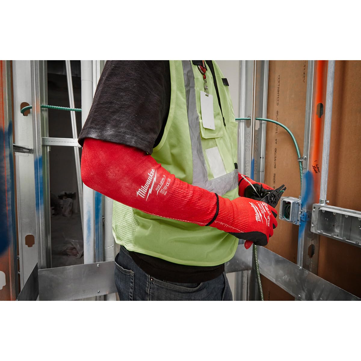 Milwaukee Pair of Cut Resistant 3(C) Protective Sleeves, 45 cm Length